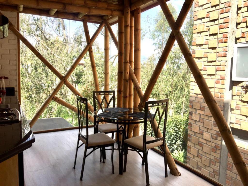 Апартаменти "Bambu Sierra" Cozzy Ecological Lofts Куенка Екстер'єр фото