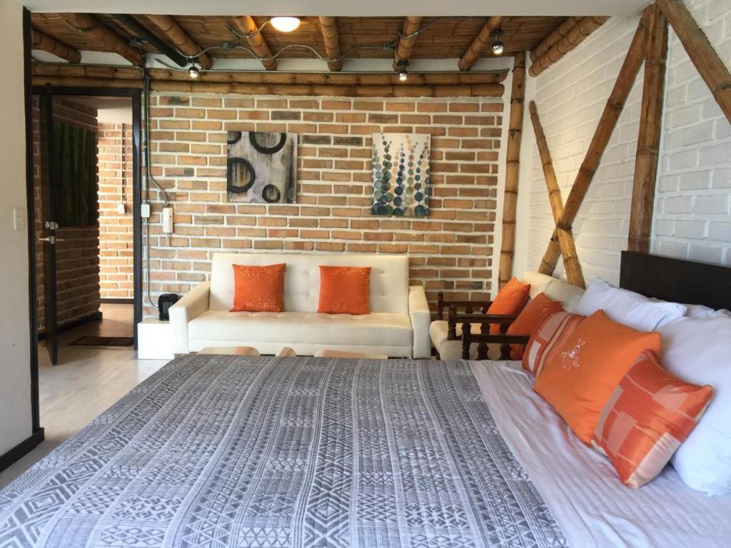 Апартаменти "Bambu Sierra" Cozzy Ecological Lofts Куенка Екстер'єр фото